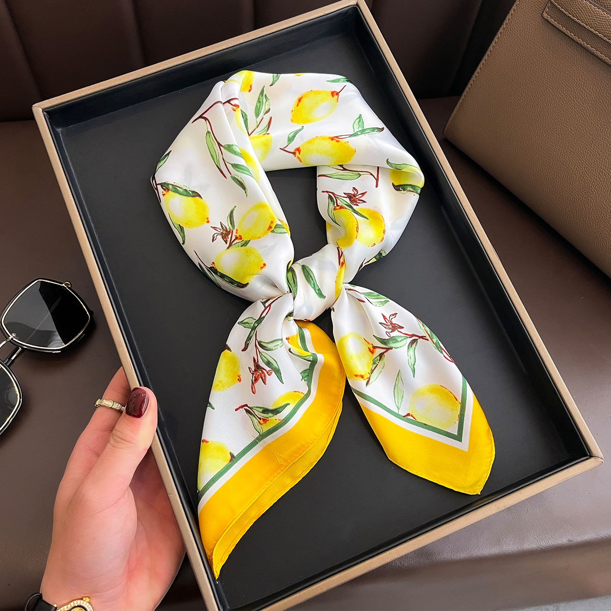 Foulard carré en soie imprimé  - Silk Tie Woven avis et prix