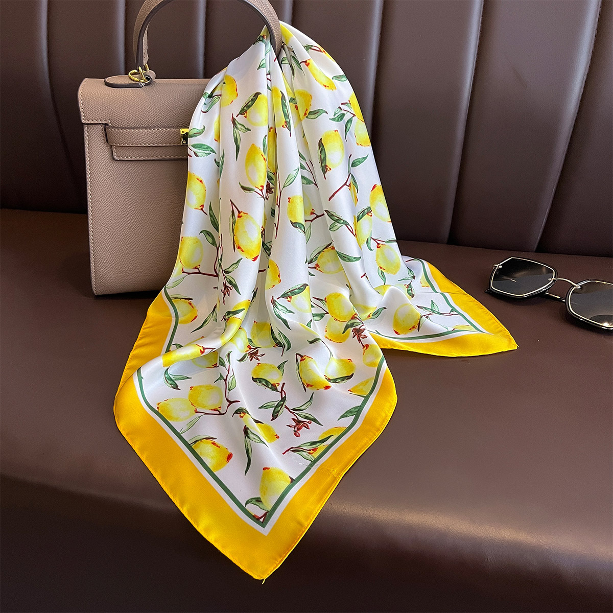 Foulard carré en soie imprimé  - Silk Tie Woven avis et prix